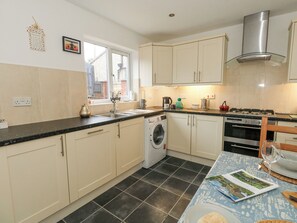 Réfrigérateur, lave-vaisselle, bouilloire électrique