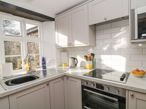 Fridge, cookware/dishes/utensils