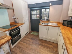 Fridge, dishwasher, toaster, cookware/dishes/utensils - Stable Cottage (Pembroke)