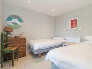 3 bedrooms, individually decorated, individually furnished, free WiFi - St Tudwals View (Pwllheli)