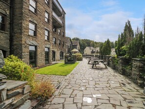 Khu ẩm thực ngoài trời