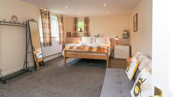 4 bedrooms, individually decorated, individually furnished, free WiFi