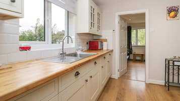 Fridge, dishwasher, electric kettle, toaster