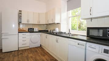 Fridge, dishwasher, electric kettle, toaster