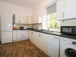 Refrigerador, lavavajillas, tetera/pava eléctrica, tostadora