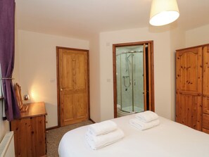 2 bedrooms, individually decorated, individually furnished, free WiFi