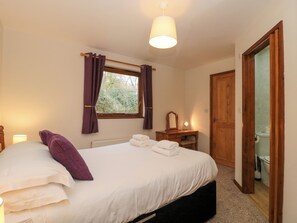 2 Schlafzimmer, individuell dekoriert, individuell eingerichtet