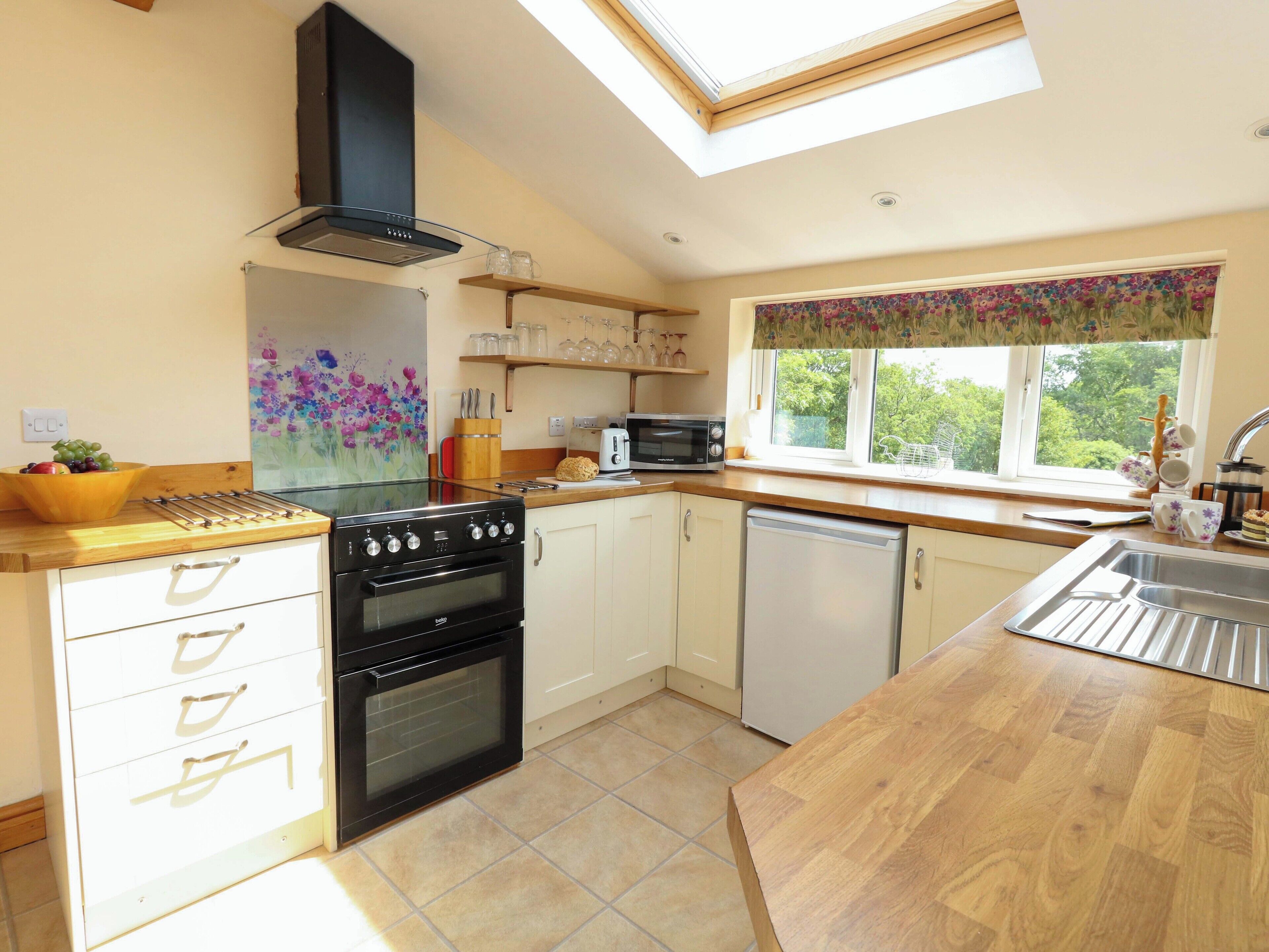 Cottage | Bếp riêng | Máy rửa bát, dụng cụ nấu nướng/bát dĩa/dao nĩa 