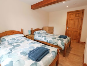 2 habitaciones, decoración personalizada y muebles diferentes