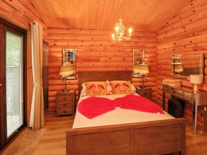 1 Schlafzimmer, individuell dekoriert, individuell eingerichtet