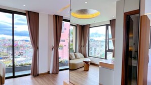 ห้องลักซ์ชัวรี่ดับเบิล, ระเบียง, วิวเมือง