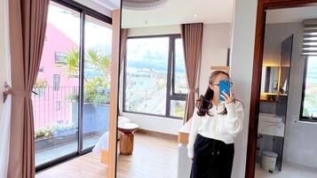 Luxury Double Room, Balcony, City View | 1 bedroom, blackout drapes, soundproofing, iron/ironing board