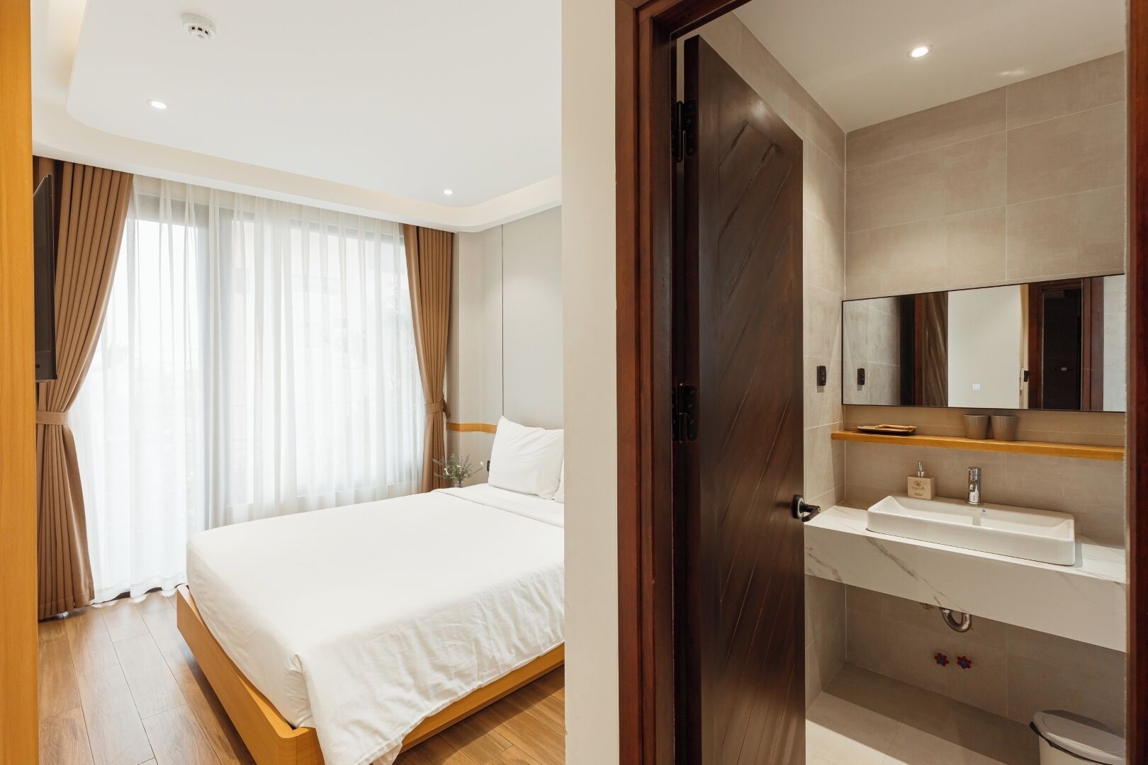 Deluxe Double Room Single Use, Balcony, City View | Blackout drapes, soundproofing, iron/ironing board, free WiFi