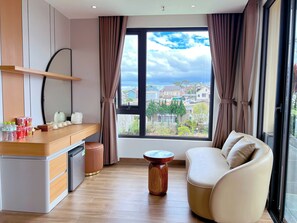 Luxury Double Room, Balcony, City View | Blackout drapes, soundproofing, iron/ironing board, free WiFi - Cozy Garden Boutique hotel (Da Lat)
