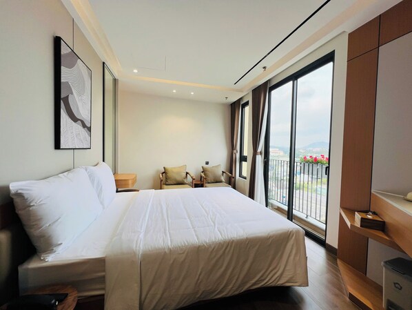 Luxury Suite, Balcony, City View