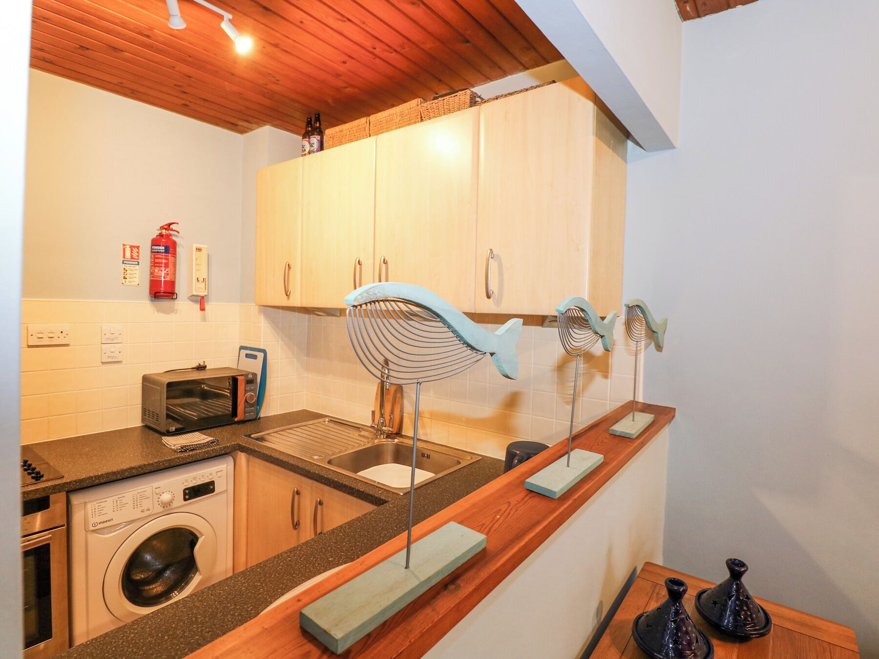 冷蔵庫、調理器具と食器