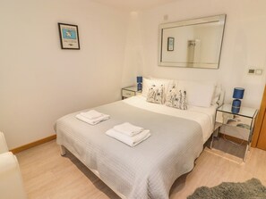 4 bedrooms, individually decorated, individually furnished, free WiFi - Hiraeth (Merthyr Tydfil)