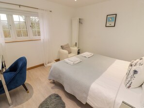 4 bedrooms, individually decorated, individually furnished, free WiFi - Hiraeth (Merthyr Tydfil)