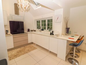 Fridge, dishwasher, electric kettle, toaster - Hiraeth (Merthyr Tydfil)