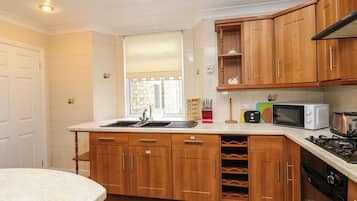 Fridge, dishwasher, electric kettle, toaster