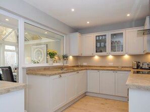 Fridge, dishwasher, electric kettle, toaster - Coastal Haven (Bude)