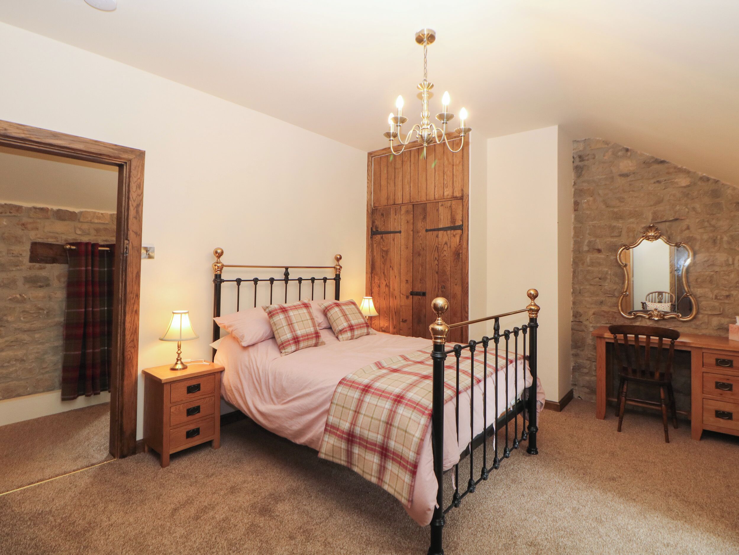 3 Schlafzimmer, individuell dekoriert, individuell eingerichtet