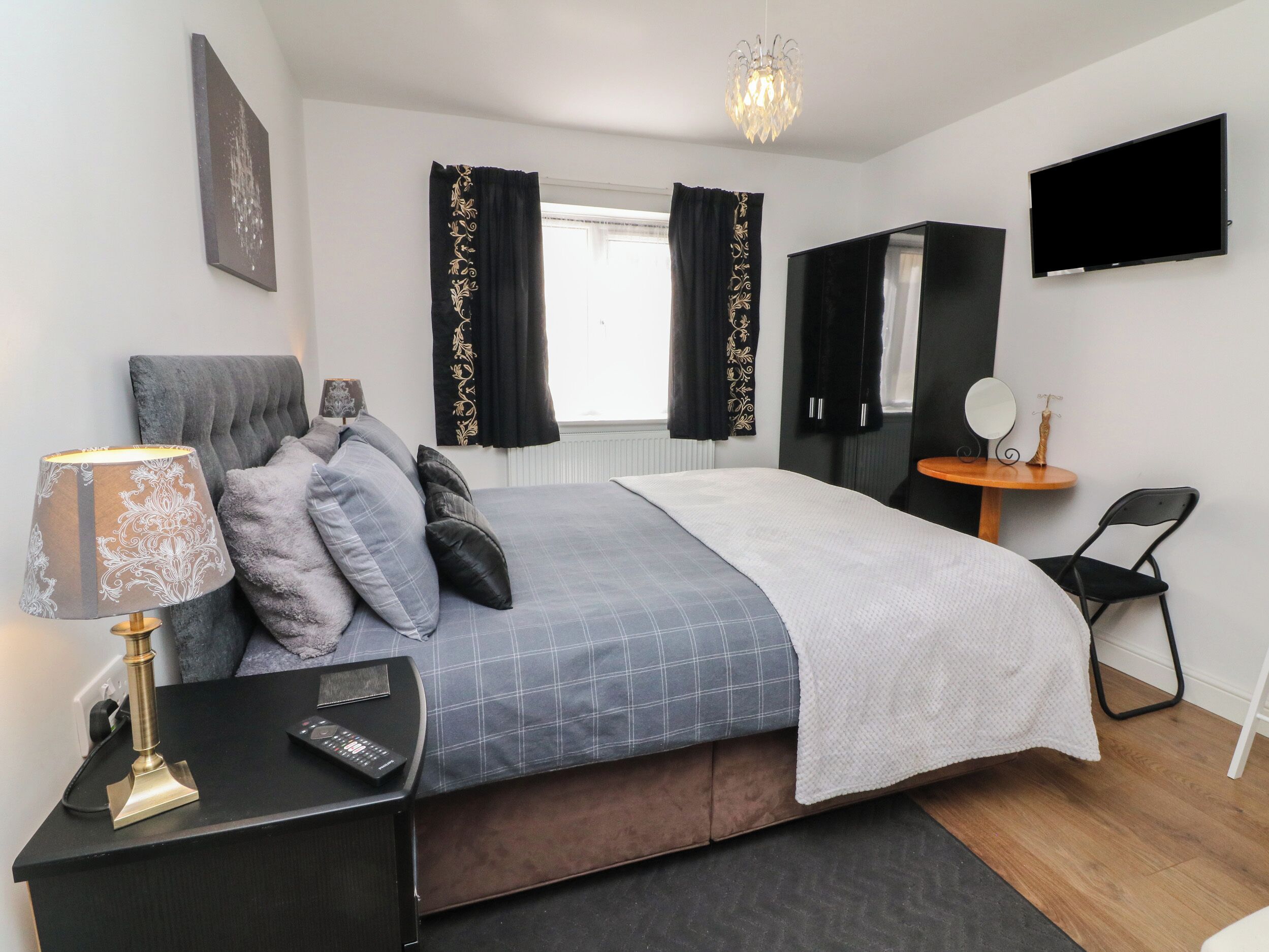 2 bedrooms, individually decorated, individually furnished, free WiFi