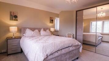 4 bedrooms, individually decorated, individually furnished, free WiFi