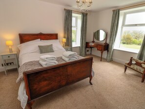 3 bedrooms, individually decorated, individually furnished, free WiFi - Thistlewood House (Bishop Auckland)