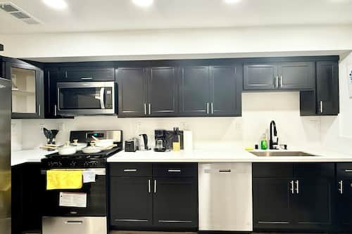 Deluxe Double Room, 1 King Bed, Non Smoking, Private Bathroom | Shared kitchen | Shared fridge, microwave, coffee/tea maker, electric kettle