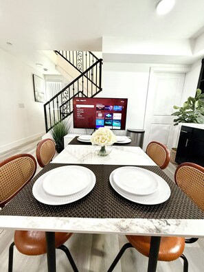 Deluxe Apartment, 4 Bedrooms, Non Smoking, Kitchen | Private kitchen | Shared fridge, microwave, coffee/tea maker, electric kettle