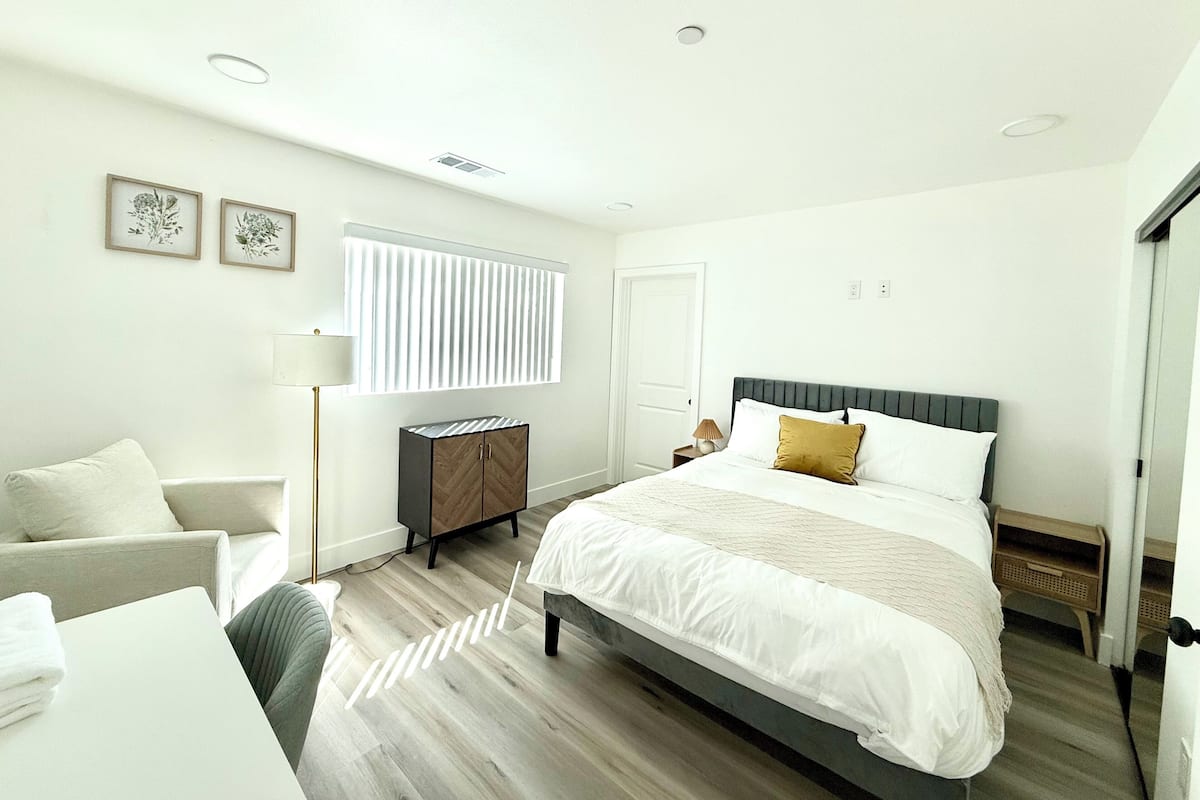 Standard Apartment, 3 Bedrooms, Balcony, Park View (Unit E) | 1 bedroom, premium bedding, down comforters, pillowtop beds