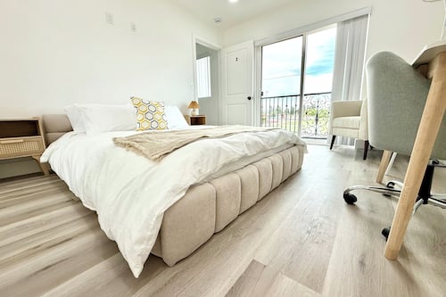Standard Apartment, 3 Bedrooms, Balcony, Park View (Unit F) | Premium bedding, down comforters, pillowtop beds, individually decorated