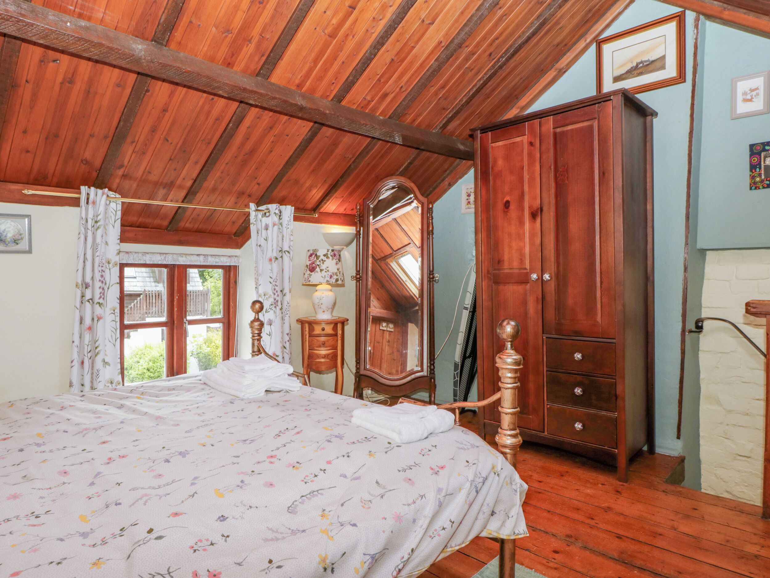 2 bedrooms, individually decorated, individually furnished, free WiFi