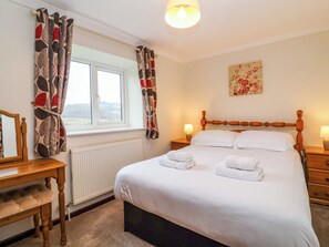 2 quartos, individualmente decorados, individualmente mobiliados