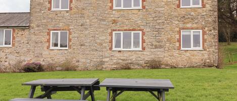 Tempat makan outdoor