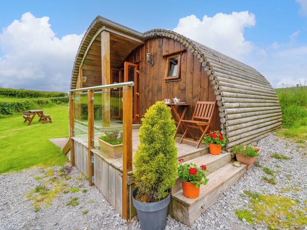 Outdoor dining - Oak View (Llangadog)