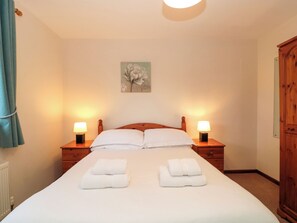 2 quartos, individualmente decorados, individualmente mobiliados