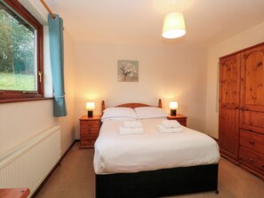 2 Schlafzimmer, individuell dekoriert, individuell eingerichtet