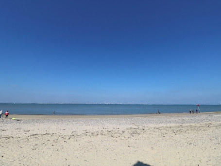 Una playa cerca