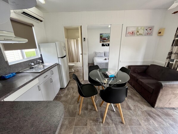 Family Cabin | Private kitchen | Shared fridge, microwave, stovetop, cookware/dishes/utensils - Cootamundra Caravan Park (Cootamundra)