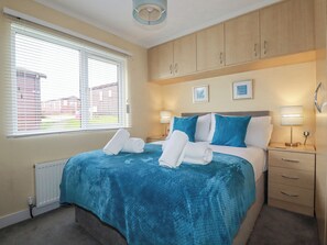 2 bedrooms, individually decorated, individually furnished, free WiFi