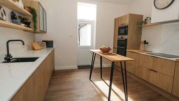 Dishwasher, cookware/dishes/utensils