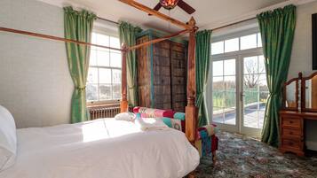 7 quartos, individualmente decorados, individualmente mobiliados