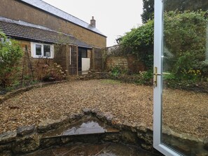 Property grounds - Poppy Cottage (Beaminster)