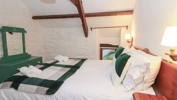 3 bedrooms, individually decorated, individually furnished, free WiFi