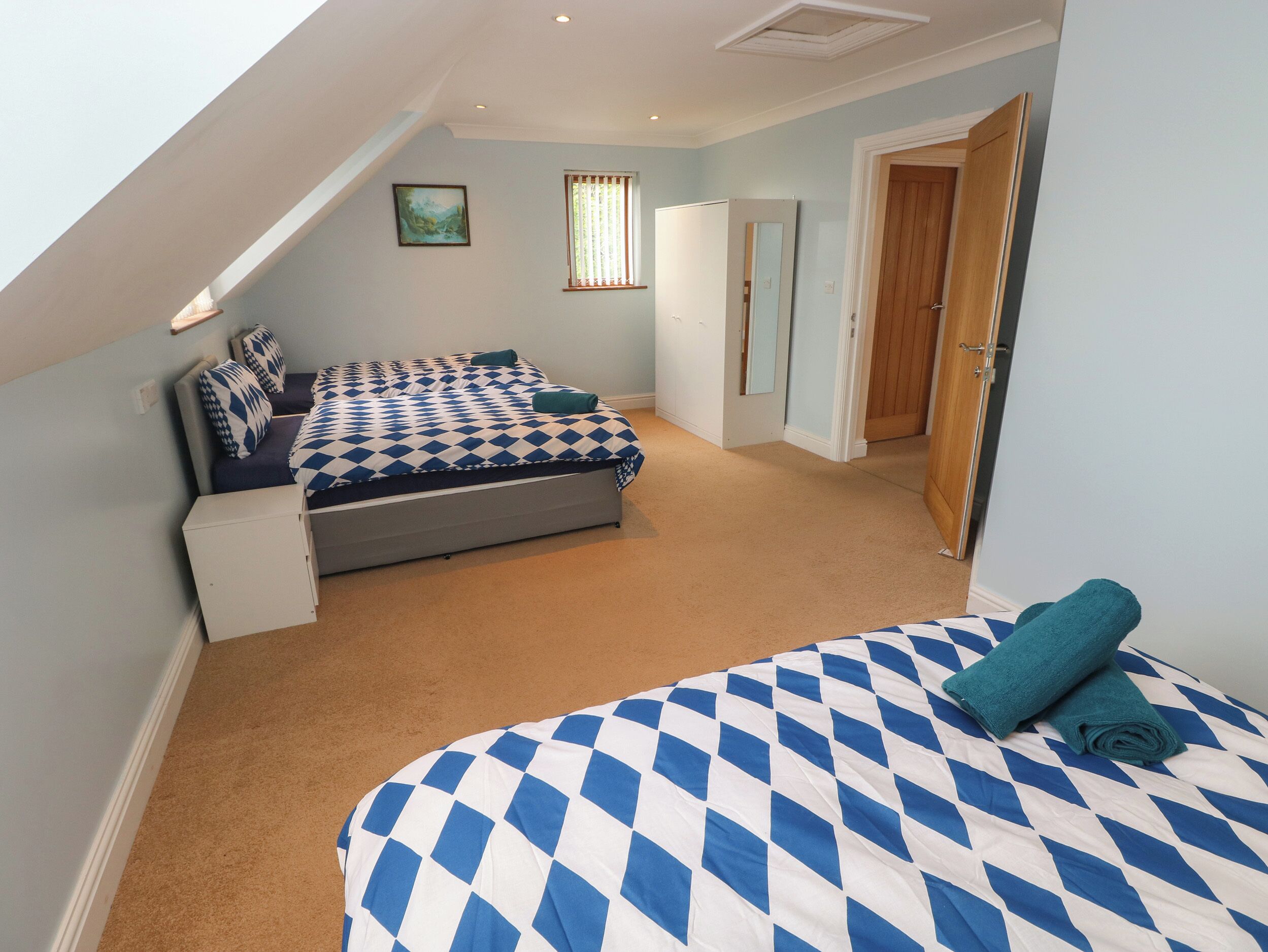 6 bedrooms, individually decorated, individually furnished, free WiFi