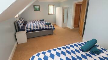 6 bilik tidur, dihias secara berasingan