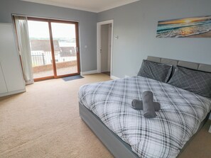 6 bedrooms, individually decorated, individually furnished, free WiFi - Preseli Heights (Pembroke Dock)