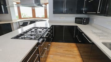 Fridge, dishwasher, electric kettle, toaster